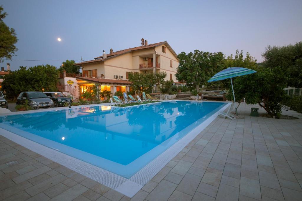 Вилла Agriturismo Nardini Роди-Гарганико Экстерьер фото